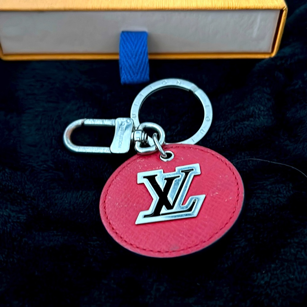 Louis Vuitton bag charm EUC ❤️🩶
